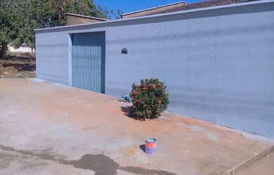 Imagem: A casa possui 2 Dormitórios, 1 Banheiro, 1 Vaga na garagem