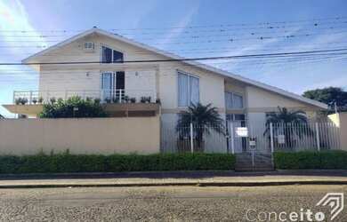 Imagem: A casa possui 3 Dormitórios, 5 Banheiros, 3 Vagas na garagem