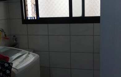 Imagem: O apartamento possui 3 Dormitórios, 1 Banheiro, 1 Vaga na garagem