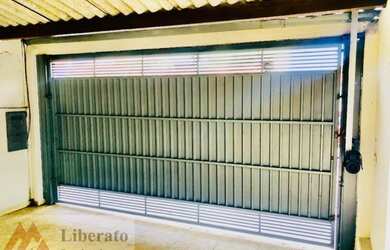 Imagem: A casa possui 2 Dormitórios, 2 Banheiros, 2 Vagas na garagem