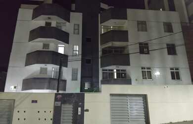 Imagem: O apartamento possui 3 Dormitórios, 1 Banheiro, 2 Vagas na