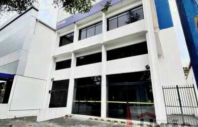 Imagem: O depósito possui 5 Vagas na garagem e 1386m² de Área e está