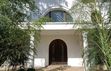 Imagem: O depósito possui 5 Vagas na garagem e 1200m² de Área e está