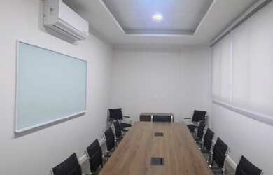 Imagem: O depósito possui 5 Vagas na garagem, 187m² de Área e está