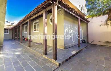 Imagem: A casa possui 3 Dormitórios, 3 Banheiros, 5 Vagas na garagem