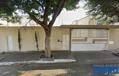 Imagem: A casa em condomínio possui 4 Dormitórios, 2 Banheiros, 4