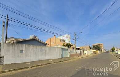 Imagem: A casa possui 3 Dormitórios, 1 Banheiro, 5 Vagas na garagem