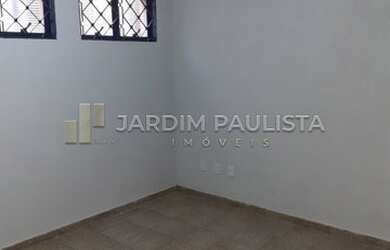 Imagem: A casa possui 3 Dormitórios, 2 Banheiros, 1 Vaga na garagem