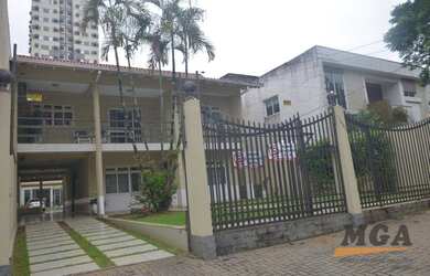 Imagem: A casa possui 4 Dormitórios, 5 Banheiros, 5 Vagas na garagem