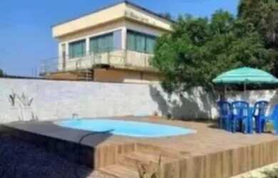 Imagem: A casa possui 3 Dormitórios, 4 Banheiros, 5 Vagas na garagem