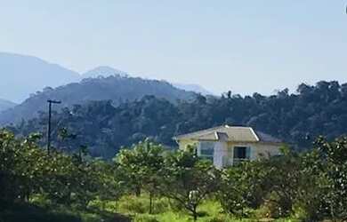 Imagem: A casa possui 2 Dormitórios, 4 Banheiros, 2 Vagas na garagem