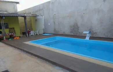 Imagem: A casa possui 3 Dormitórios, 2 Banheiros, 2 Vagas na garagem