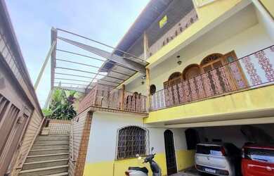 Imagem: A casa possui 4 Dormitórios, 5 Banheiros, 5 Vagas na garagem