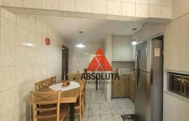 Imagem: A casa possui 3 Dormitórios, 2 Banheiros, 3 Vagas na garagem