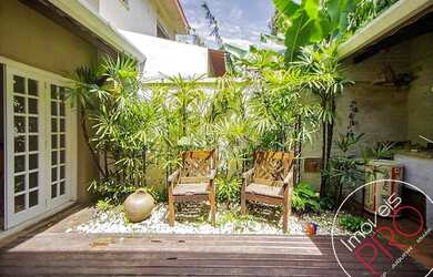 Imagem: A casa possui 3 Dormitórios, 5 Banheiros, 2 Vagas na garagem