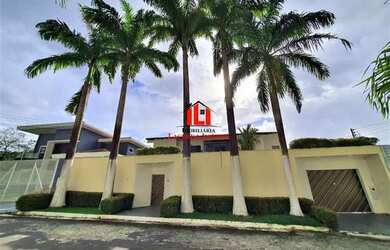 Imagem: A casa em condomínio possui 4 Dormitórios, 1 Banheiro, 4 Vagas