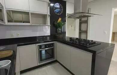 Imagem: A casa possui 3 Dormitórios, 1 Banheiro, 2 Vagas na garagem