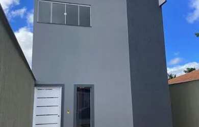 Imagem: A casa possui 3 Dormitórios, 3 Banheiros, 4 Vagas na garagem