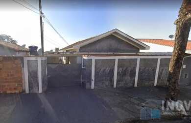 Imagem: A casa possui 2 Dormitórios, 1 Banheiro, 1 Vaga na garagem