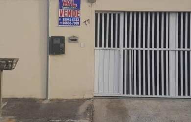 Imagem: A casa possui 3 Dormitórios, 2 Banheiros, 1 Vaga na garagem