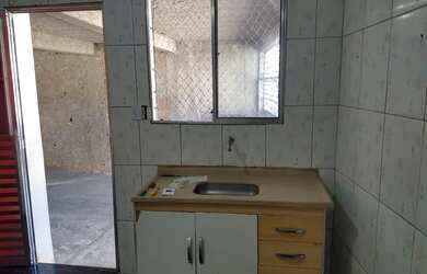 Imagem: A casa possui 1 Dormitório, 1 Banheiro e está localizado em