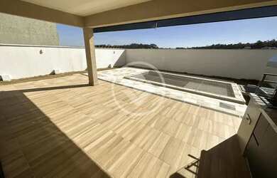 Imagem: A casa em condomínio possui 4 Dormitórios, 1 Banheiro, 4 Vagas