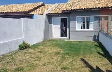 Imagem: A casa possui 2 Dormitórios, 1 Banheiro, 2 Vagas na garagem