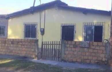 Imagem: A casa possui 2 Dormitórios, 1 Banheiro e está localizado