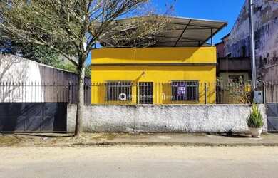 Imagem: A casa possui 2 Dormitórios, 1 Banheiro, 4 Vagas na garagem