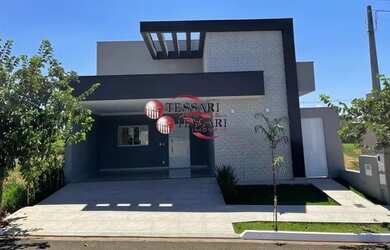 Imagem: A casa em condomínio possui 3 Dormitórios, 4 Banheiros, 2