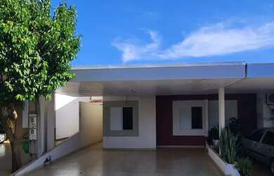 Imagem: A casa em condomínio possui 3 Dormitórios, 2 Banheiros, 2