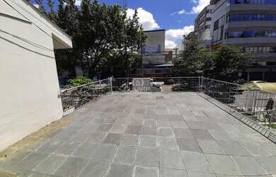 Imagem 3: Casa no bairro Petrópolis. Terreno de 11 metros de frente por 47 metros...