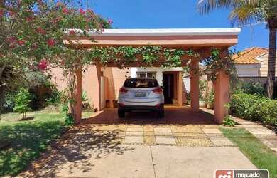 Imagem: A casa em condomínio possui 4 Dormitórios, 5 Banheiros, 4