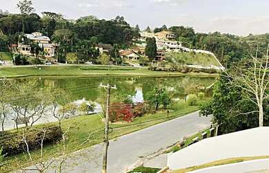 Imagem: A casa em condomínio possui 4 Dormitórios, 5 Banheiros, 3