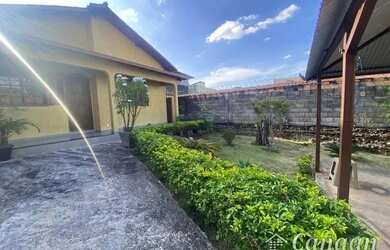 Imagem: A casa possui 3 Dormitórios, 1 Banheiro, 5 Vagas na garagem