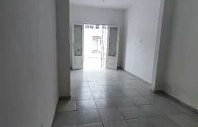 Imagem: A casa possui 2 Dormitórios, 2 Banheiros, 3 Vagas na garagem