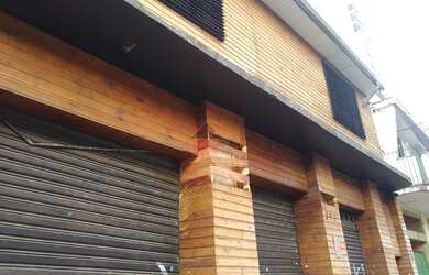 Imagem: O depósito possui 2 Vagas na garagem e 590m² de Área e está