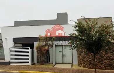 Imagem: A casa possui 5 Dormitórios, 2 Banheiros, 1 Vaga na garagem