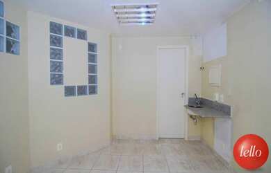 Imagem: O depósito possui 2 Vagas na garagem, 65m² de Área e está