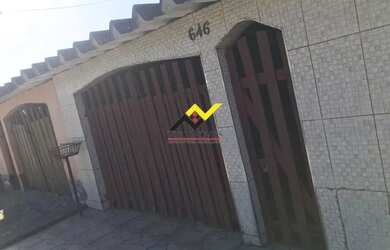 Imagem: A casa possui 2 Dormitórios, 2 Banheiros, 2 Vagas na garagem