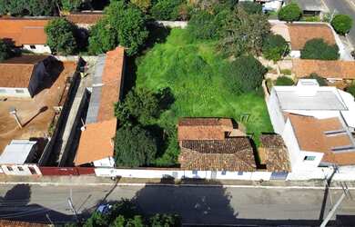 Imagem: A casa possui 2 Dormitórios, 1 Banheiro, 3 Vagas na garagem