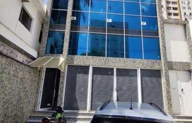 Imagem: O depósito possui 5 Vagas na garagem, 400m² de Área e está