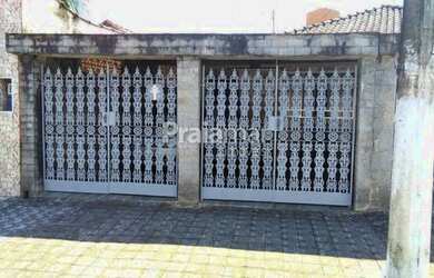 Imagem: A casa possui 2 Dormitórios, 1 Banheiro, 2 Vagas na garagem