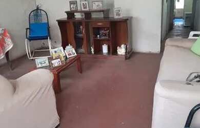 Imagem: A casa possui 3 Dormitórios, 2 Banheiros e 120m² de Área