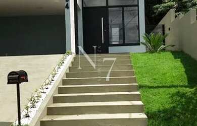 Imagem: A casa possui 4 Dormitórios, 5 Banheiros, 4 Vagas na garagem