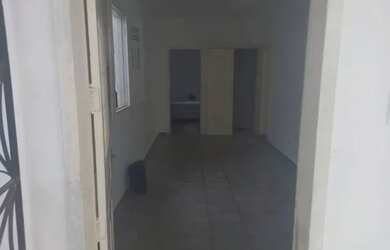 Imagem: A casa possui 2 Dormitórios, 1 Banheiro, 2 Vagas na garagem