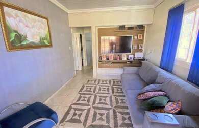 Imagem: A casa possui 3 Dormitórios, 2 Banheiros, 2 Vagas na garagem