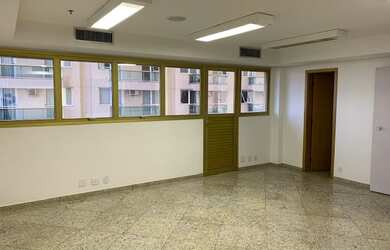 Imagem: O depósito possui 1 Vaga na garagem, 52m² de Área e está