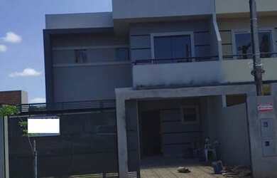 Imagem: A casa possui 3 Dormitórios, 4 Banheiros, 4 Vagas na garagem