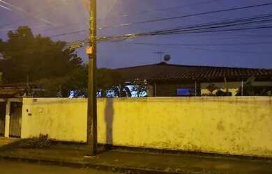 Imagem: A casa possui 4 Dormitórios, 2 Banheiros, 2 Vagas na garagem